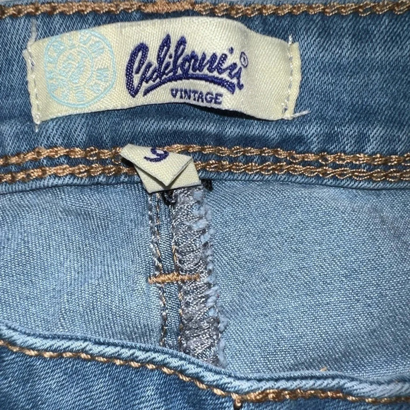 California Vintage, 9, juniors, distressed, relaxed, fit skinny leg,mid/hi rise - Picture 6 of 10